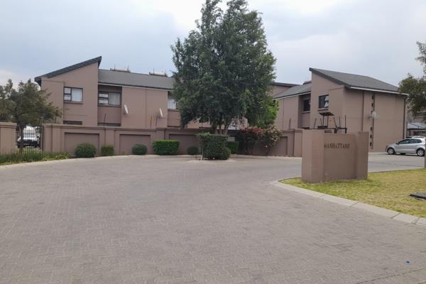 Stunning 2-Bedroom Unit in Helderwyk Estate, Brakpan!

This modern and stylish ...