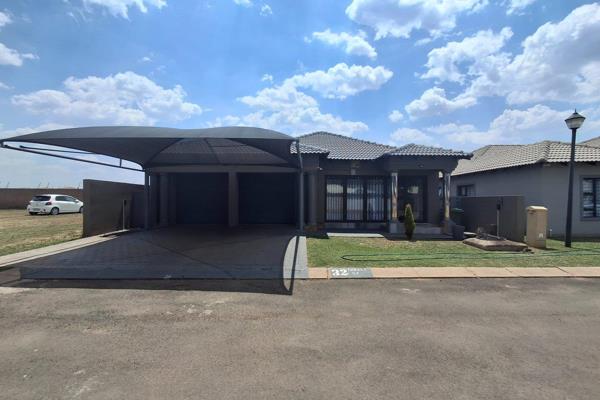 This stunning 3-bedroom, 2-bathroom home is situated in a secure estate in Delmas West, just a short walk from the local Afrikaans high ...