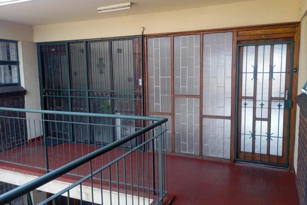 This spacious unit situated across the SARS offices in Krugersdorp is offering 2 ...