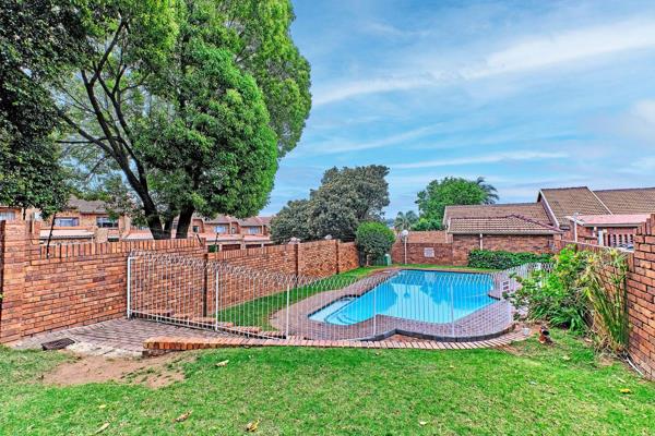 Lovely 3 Bedroom 2.5 Bathroom North-facing Townhouse in Corlett Gardens

127 sqm.  Pet friendly! Light, bright and airy this Duplex ...