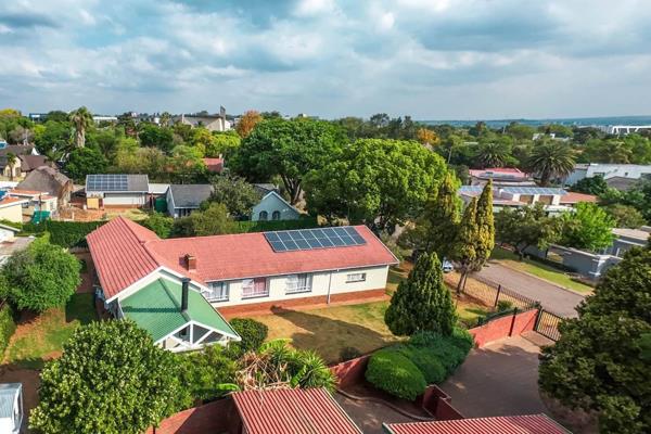 ***SOLE MANDATE***

3 Bedroom Family House for Sale in Doringkloof

Interior and Layout:
This charming home blends a modern interior with the classic appeal of an established property. The open-plan kitchen features a gas stove and oven, complemented by a scullery and pantry ...