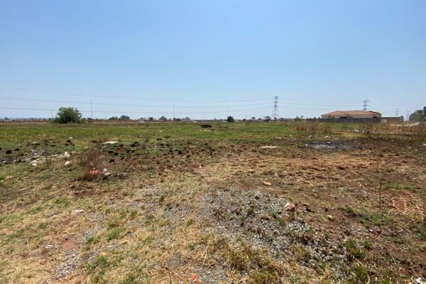 This is a vacant land in Vosloorus ext29
Close to Chrishani mall for your convenience. 
234sqm
Close to all other amenities and is in a ...