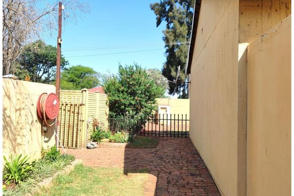 *Meyerton - Kookrus 2 Bedroom Townhouse for Sale*
*Property Details*
- Price: R425 000.00 - Location: Kookrus, Meyerton
- Property ...