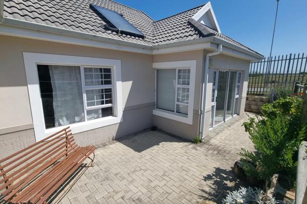 Welcome to your ideal retirement haven in the heart of Mossel Bay! This charming 2-bedroom unit is nestled within a secure retirement ...