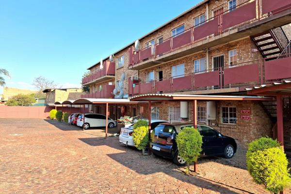 A very neat ground floor apartment situated in a well-known and loved complex with own ...