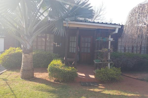 Beautiful bachelor flat available for rent .
This bachelor flat consist of the following.
1badroom
kitchen lounge small yard
carport
In ...