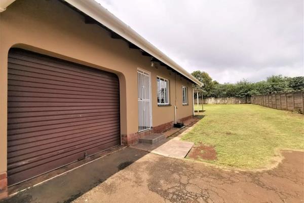 Howick West
Hyacinth Road
2 bedroom granny cottage
Lounge
New kitchen cupboards
Revamped bathroom
New built in cupboard to ...