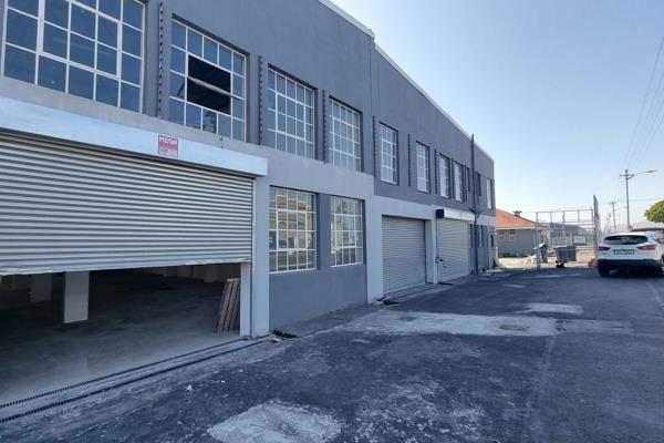 This 370sqm retail warehouse is available to let in Beaconvale, offering a functional ...