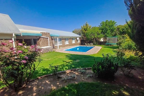 This charming 3-bedroom, 2-bathroom home in Cradock offers a blend of comfort and ...