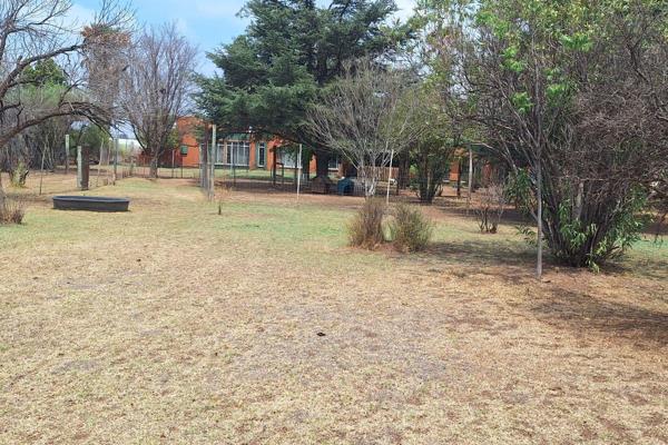 Smallholding - Vanderbijlpark area - 22 000 sq m
3 Phase electricity - 3 Boreholes, municipal water, connected optional to use both. ...