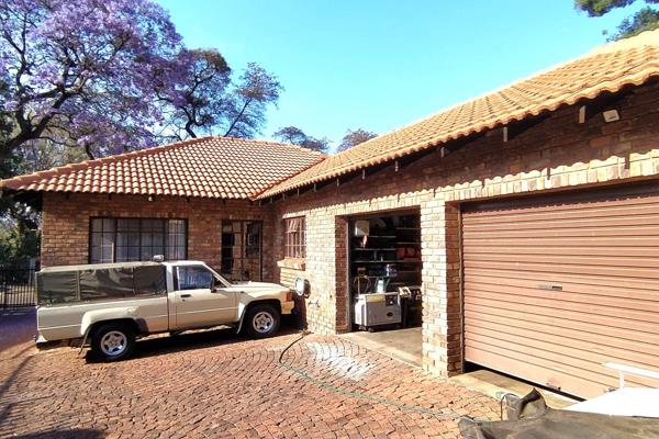 This attractively priced home is in an excellent location, just a short stroll from Pretoria North High School, 

The property offers 3 ...