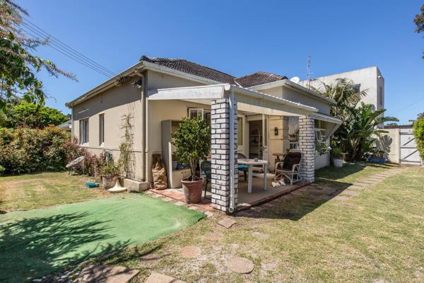 Discover the perfect blend of character and modern living in this pretty 4-bedroom home, ideally located in the popular Steurhof part of Plumstead. Benefitting from high ceilings and original Oregon pine floors which are in ...