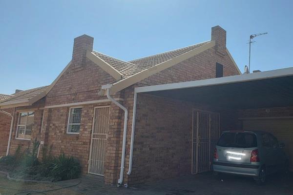 Spacious 2 bedroom with 2 bathrooms.

Open plan living area/kitchen.

Single garage with carport. Phone today!