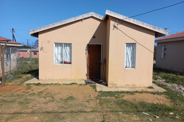 2 bedroom house in Mzomhle Gonubie with lounge, bathroom and kitchen.

Capitalising with big plot, this house needs TLC.

Ideal for ...