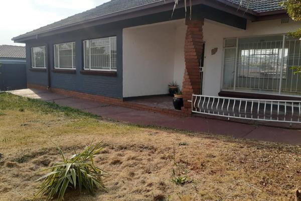 Three bedroom house to rent in Lindhaven Roodepoort

This three bedroom house is located ...