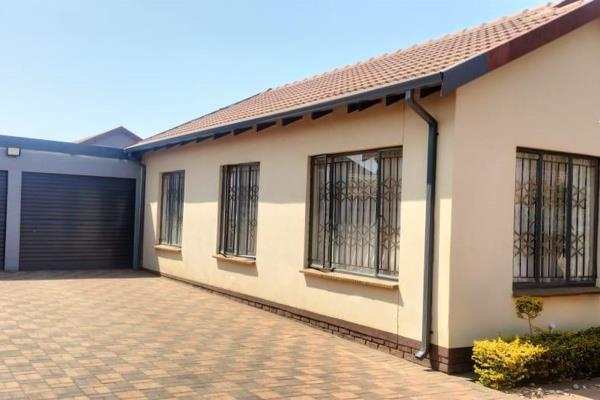 This beautiful home offer 3 bedrooms with 1 and half bathrooms and an open plan lounge ...