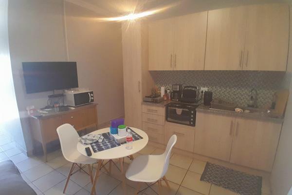 Furnished 1 bedroom flat to rent in a safe and secured area.
Cozy open plan kitchen and living area with aircon, build in cupboards and ...