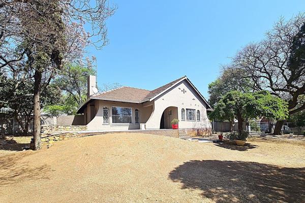 Discover a peaceful retreat in this charming home, perfectly positioned on a large stand with sweeping views of Johannesburg. Located ...