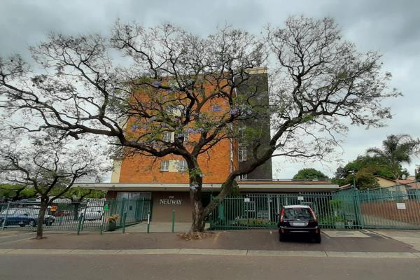 This is a neat, ground floor apartment offering 1.5 bedrooms with build in cupboards , enclosed balcony  ,one bathroom, neatly painted ...