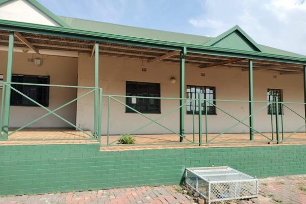 Office space available in Emalahleni CBD

This office space is conveniently located in Emalahleni CBD. 
It is located in a busy ...