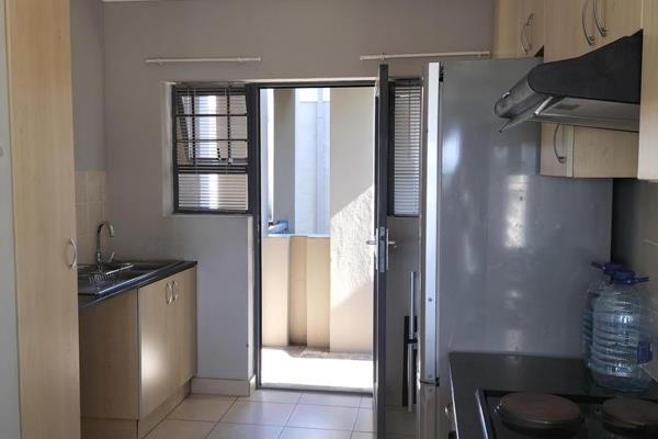 Lovely 2 bedroom apartment in a nice quiet residential area.  It is close to town and the new Corkwood Mall.

The apartment offers the ...