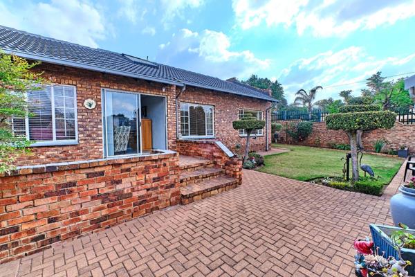 Immaculate &amp; spacious 3 bedroom simplex...

Perfectly situated in the heart of Noordheuwel, in a sought after well run and ...