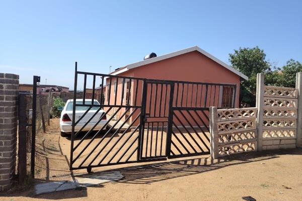 Charming 2 bedroom house for sale in umthambeka.
 Are you looking  for a stylish home in umthambeka? Look no futher! This beautifully ...