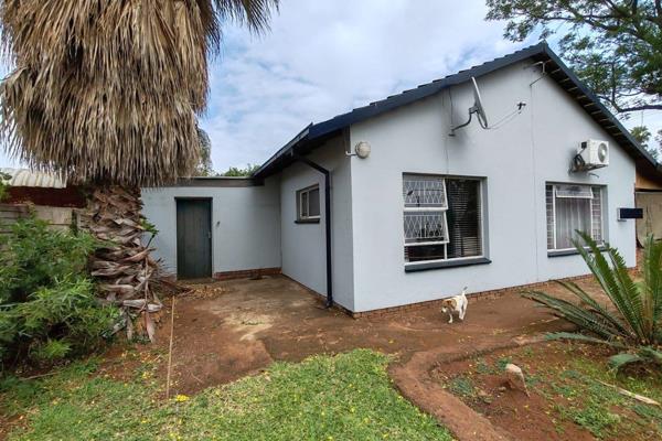 Discover this delightful family home situated on a corner stand in the heart of Daspoort, where comfort and convenience come together ...