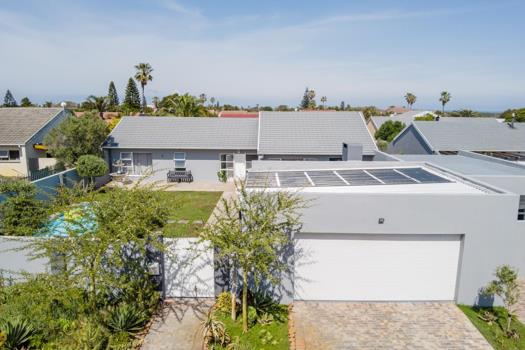 4 Bedroom House for sale in Duynefontein