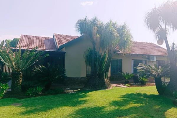 Welcome to this beautiful and spacious family home located in the heart of Booysens! ...