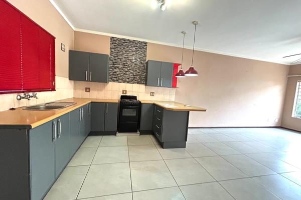 Welcome to your new oasis! This delightful 1-bedroom townhouse that is near Middelburg CBD offers the perfect blend of comfort and ...