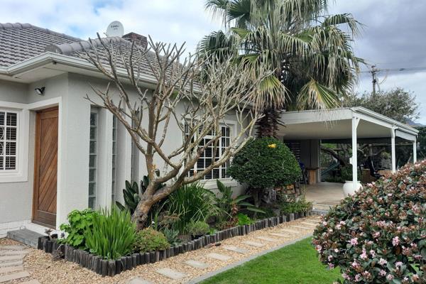 Superbly appointed family home with a large entertainment/braai area set in a manicured garden all secured with electric ...