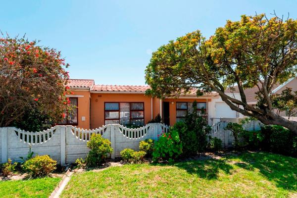 Two-dwelling House in Quiet Neighbourhood!

This two-dwelling house is a thoughtfully designed structure, perfect for extended families ...