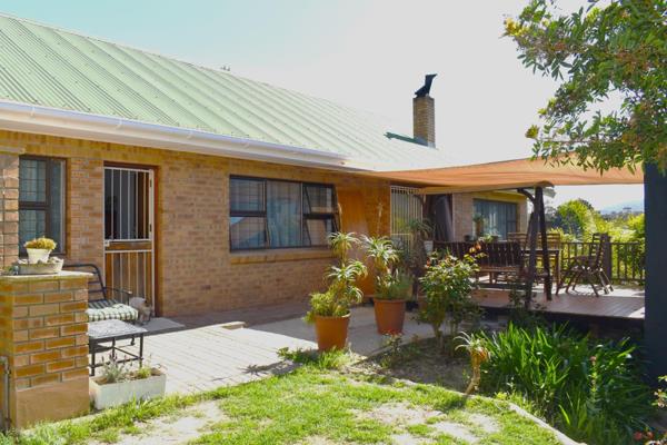 Nestled in the upper part of Villiersdorp, this split-level home offers breathtaking ...