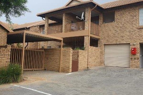 Various features:
2 spacious bedrooms
Single full bathroom
Open plan living aeras
Single garage with single parking