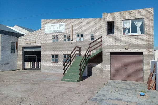 Discover this versatile 490m2 warehouse/workshop, ideally situated in the bustling, commercially zoned area of Saldanha Bay. Designed ...