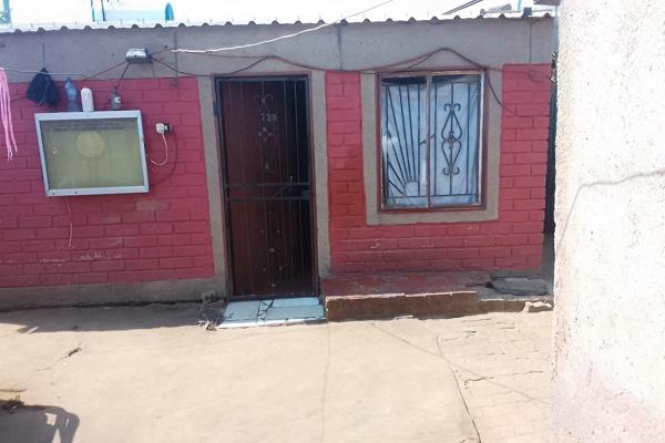 This property is located in  Mabopane it is a standard RDP house with an open plan lounge and kitchen and 2 bedroom.

I T also has an ...