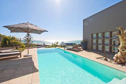 4 Bedroom House for sale in Kommetjie