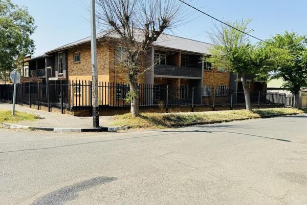 This complex offer 12 apartments 6 down stairs and 6 upstairs. There&#39;s 3 different types of units: 2 specious bachelor apartments ...