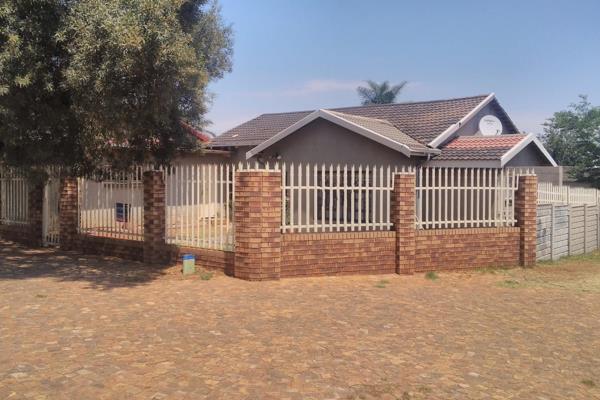 Lovely 3 bedroom home
Property Features:
Bedrooms: 3 spacious bedrooms with built-in ...