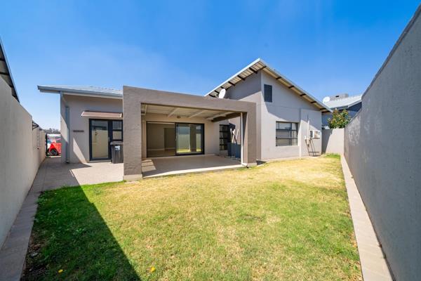 Located in the secure and scenic Eye of Africa Golf Estate, this stunning 3-bedroom, 2-bathroom cluster home beautifully combines ...