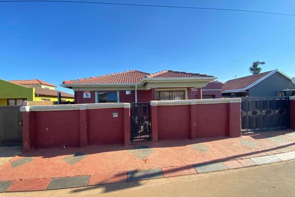 Welcome to your new sanctuary in Thokoza Ext 2! This delightful 2-bedroom, 1-bathroom home is perfect for first-time buyers, small ...