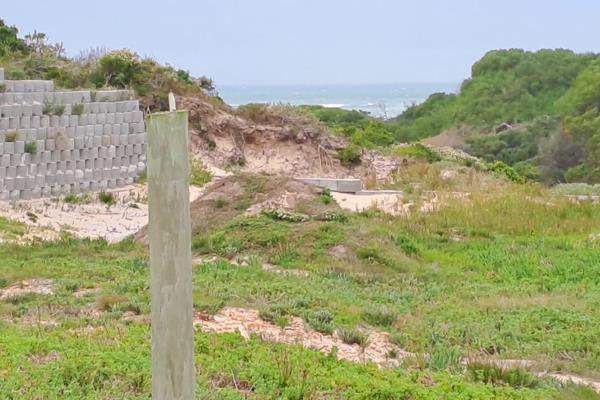 Discover a large vacant stand in the stunning Paradise Beach, where serene beauty meets picturesque green belts frequented by small ...