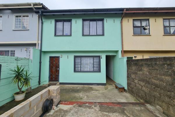 JAZMAX ESTATE AGENTS introduces an affordable family home in NEWLANDS EAST. 
The property is situated above road level and offers a ...