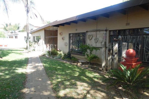 Main house consists of 3 bedrooms, 2 bathrooms, open plan kitchen and living areas.. There is also a private lounge and ...