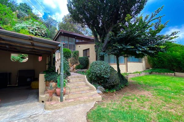 This quaint home located between the koppies in Solheim with its beautiful, rocky, terrace garden will definitely get your creative ...