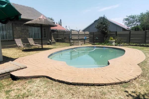 WELCOME TO YOUR NEW HOME 

This beautiful house is located in AL-TALBOT PARK KLIPPOORTJIE BOKSBURG.

This property features 
4 ...