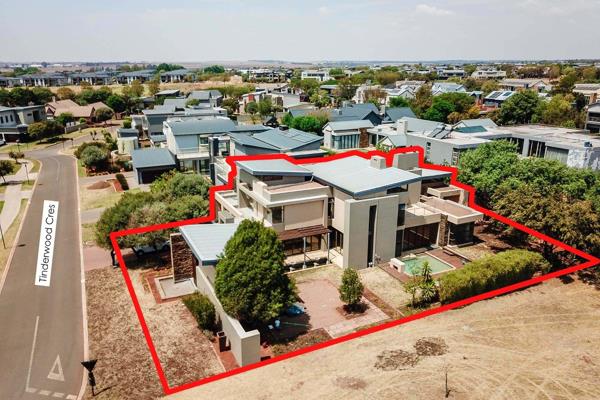 The auction will be held at The Houghton Golf Club on the 5 November 2024 at 11h00, and will be streamed live. Bidding can be done in person, or telephonically by prior arrangement.


4 bedroom (main en suite)
3 bathrooms
3 ...