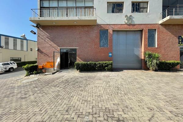 This 390-square-meter industrial unit in Halfway House, Midrand, presents a prime ...