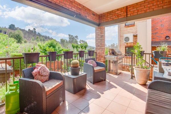 Please contact the agent to confirm viewing. Owner will not consider offers of less than R1 400 000. This charming unit is situated at ...